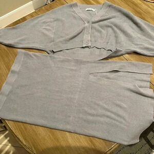 COPY - Caracilia 2 piece Cropped Sweater and Skirt Set NWT
Size XL - Grey